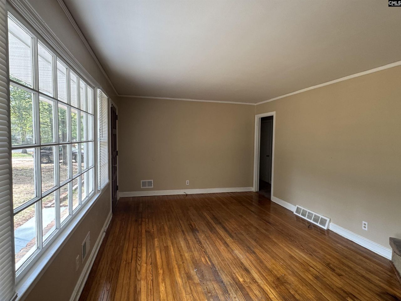 1657 Omarest Drive  Photo 8