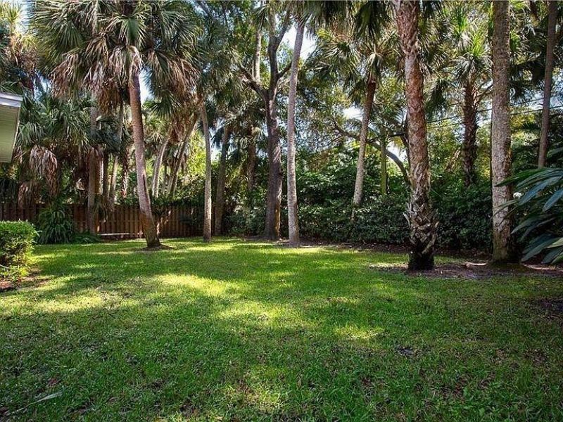 711 Royal Palm Place, Vero Beach, FL 32960 Photo