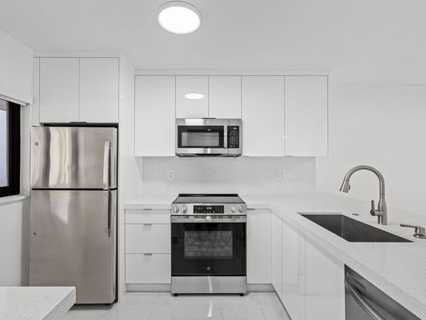 510 W Park Drive, Miami, FL 33172