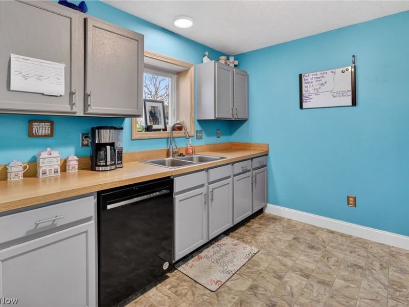 436 Bayberry Drive, Elyria, OH 44035 Photo 12