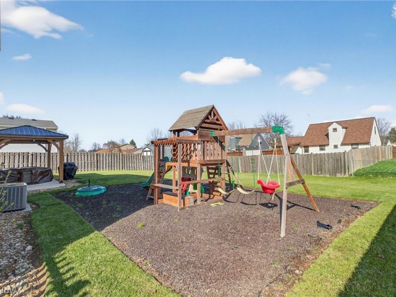 436 Bayberry Drive, Elyria, OH 44035 Photo 3