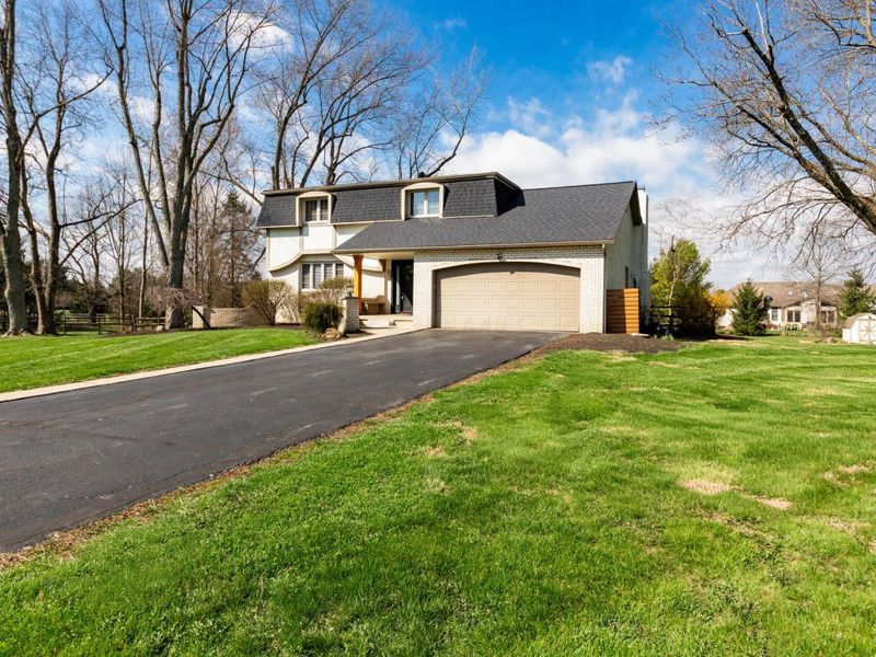 9042 Carriage Court NW, Pickerington, OH 43147 Photo 3