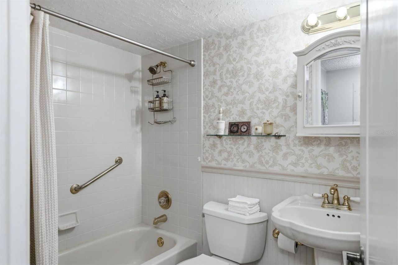 7301 29th Avenue Drive W, Unit 204, Bradenton, FL 34209 Photo