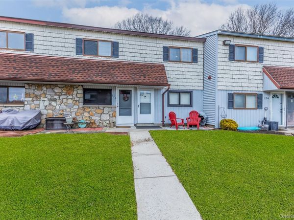 172 Pointe Circle N, Unit 172, Coram, NY 11727