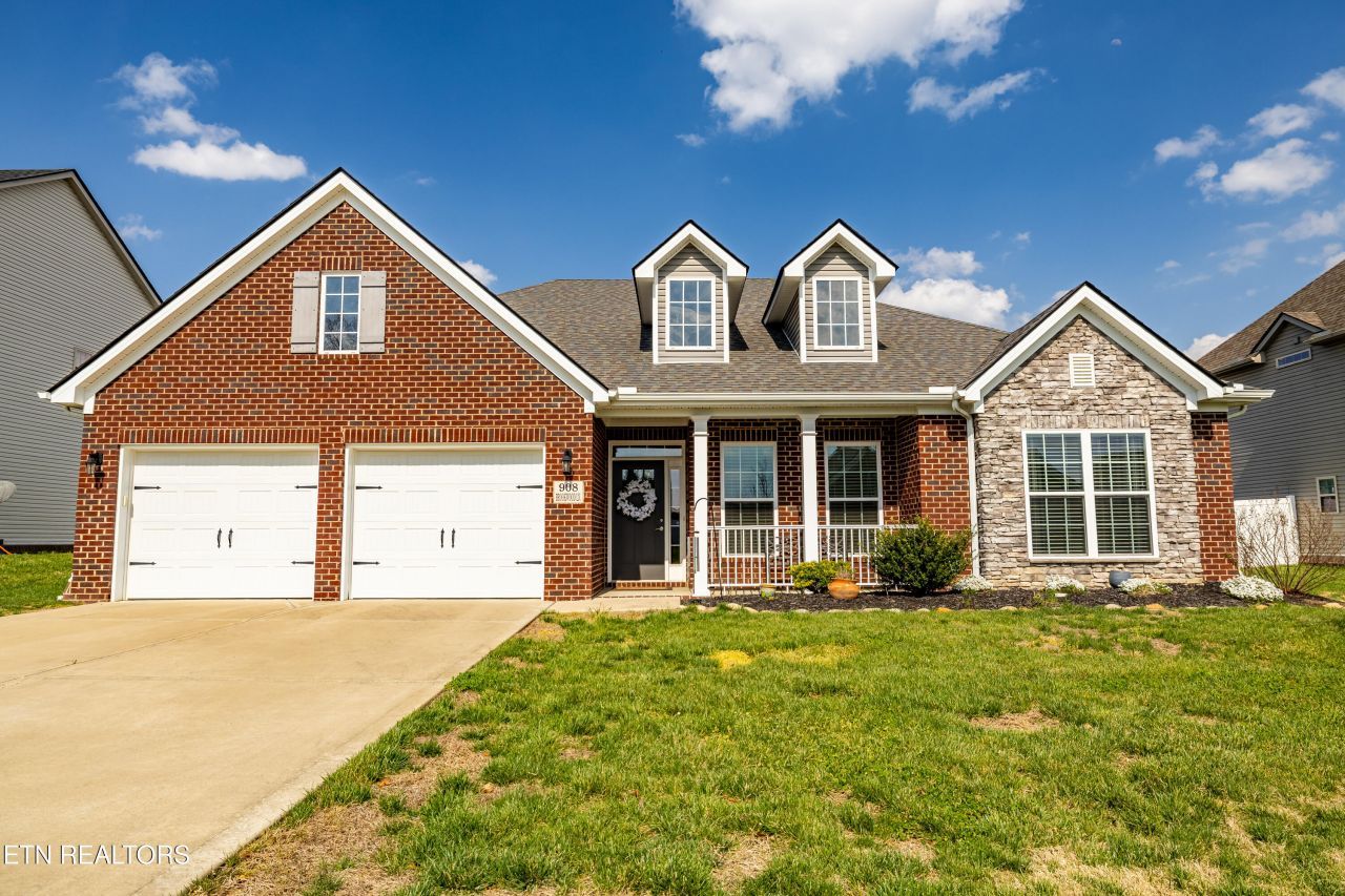 908 Brookwood Lane, Maryville, TN 37801 Main Photo
