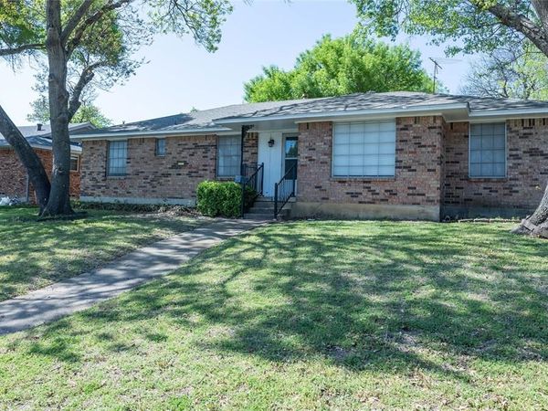 1860 Meadow Valley Lane , Dallas, TX 75232