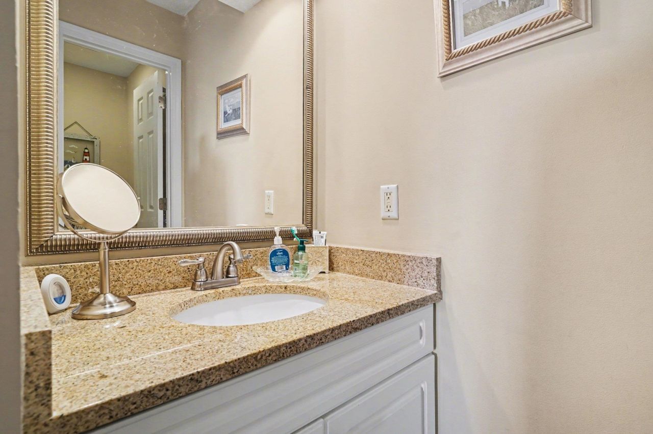 4413 Eastport Blvd. Photo 18