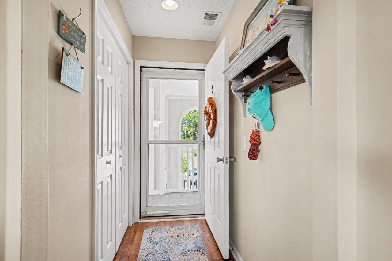 4413 Eastport Blvd. Photo 8
