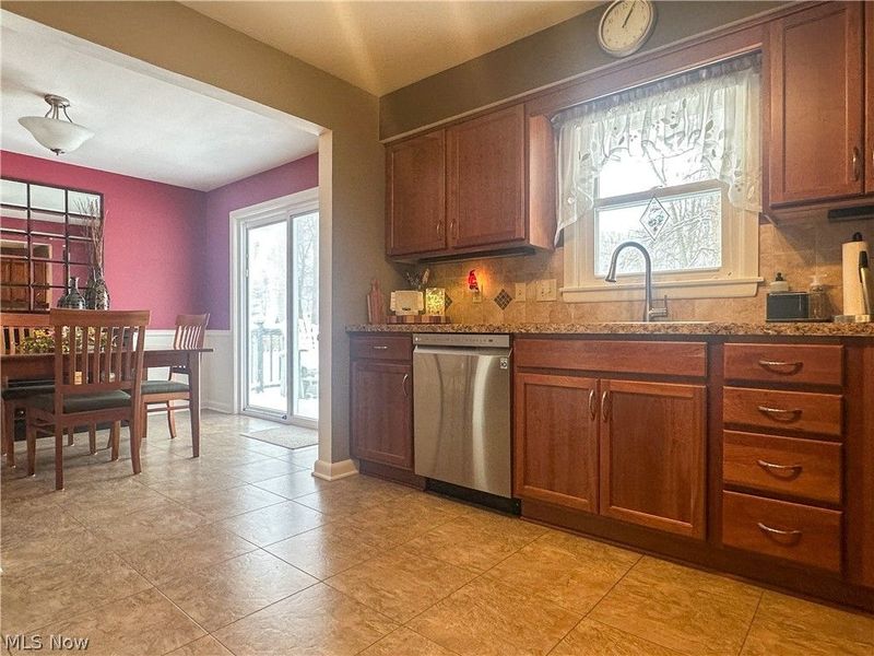 7915 Brookwood Street NE, Warren, OH 44484 Photo 12