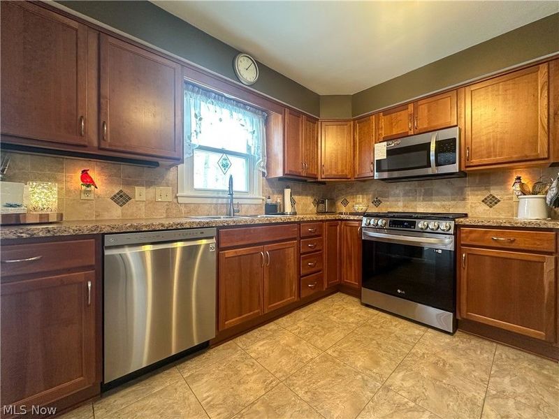 7915 Brookwood Street NE, Warren, OH 44484 Photo 13