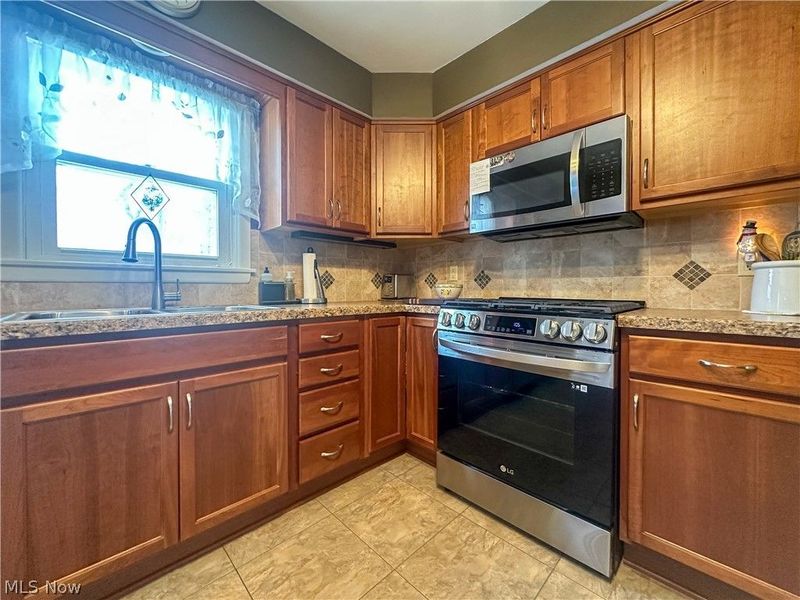 7915 Brookwood Street NE, Warren, OH 44484 Photo 15