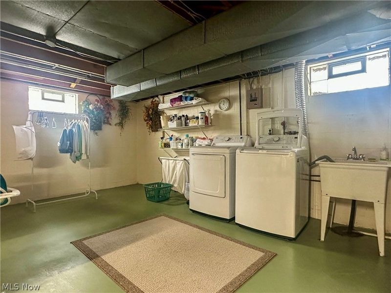 7915 Brookwood Street NE, Warren, OH 44484 Photo 29