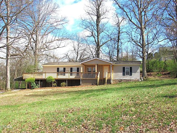 620 St John'S Drive, Dandridge, TN 37725