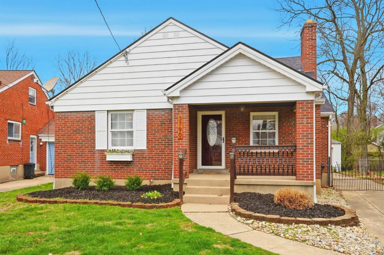 3790 N Broadlawn Circle, Silverton, OH 45236 Main Photo