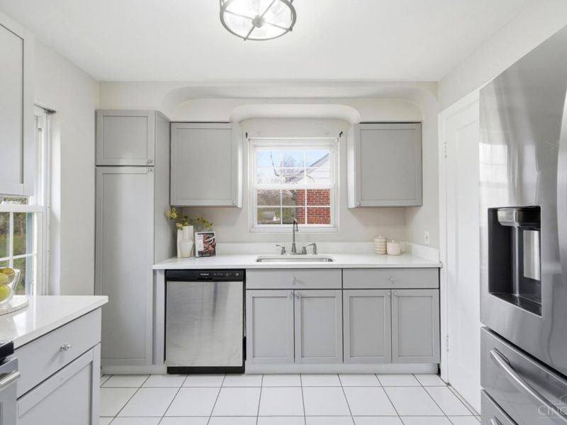 3790 N Broadlawn Circle, Silverton, OH 45236 Photo 11