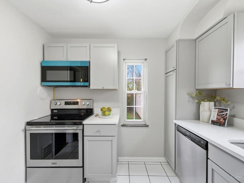 3790 N Broadlawn Circle, Silverton, OH 45236 Photo 12