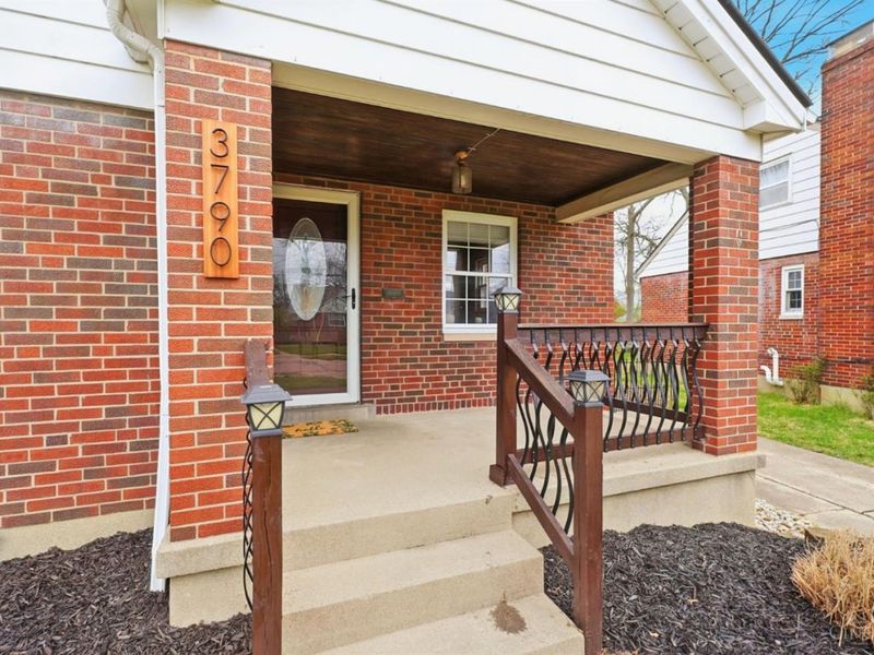 3790 N Broadlawn Circle, Silverton, OH 45236 Photo 2