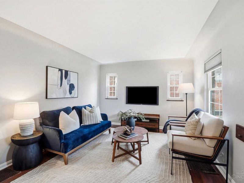 3790 N Broadlawn Circle, Silverton, OH 45236 Photo 5