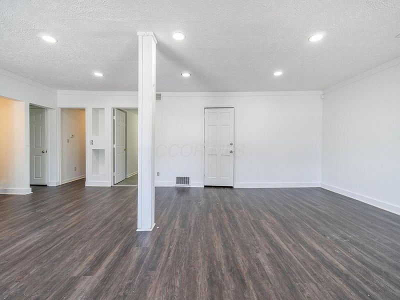 923 Sullivant Avenue, Columbus, OH 43223 Photo 2