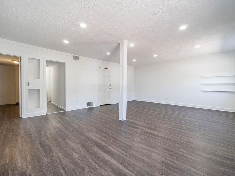 923 Sullivant Avenue, Columbus, OH 43223 Photo 3