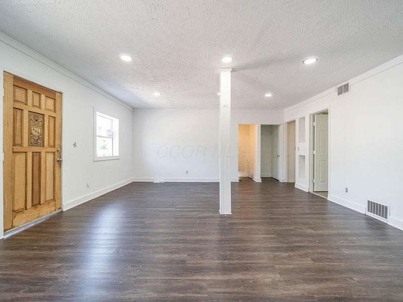 923 Sullivant Avenue, Columbus, OH 43223 Photo 4