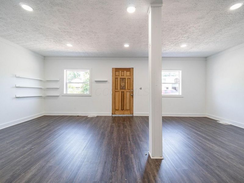 923 Sullivant Avenue, Columbus, OH 43223 Photo 5