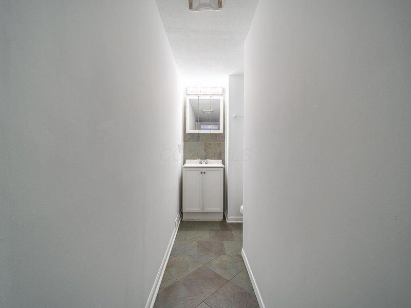 923 Sullivant Avenue, Columbus, OH 43223 Photo 6