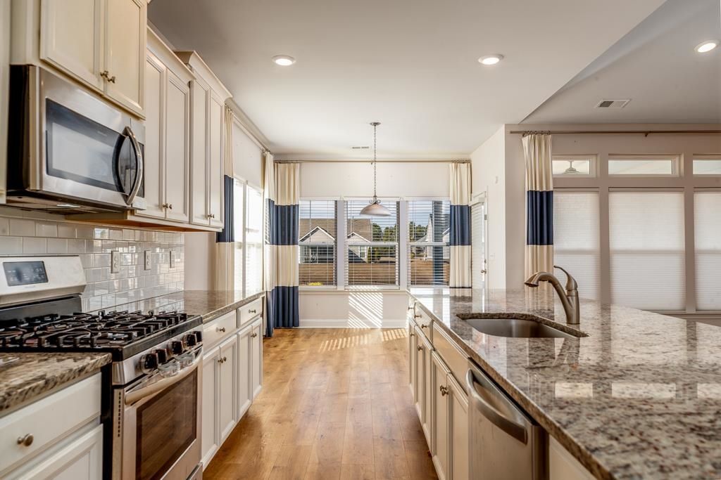 1208 Ficus Dr.  Photo 7