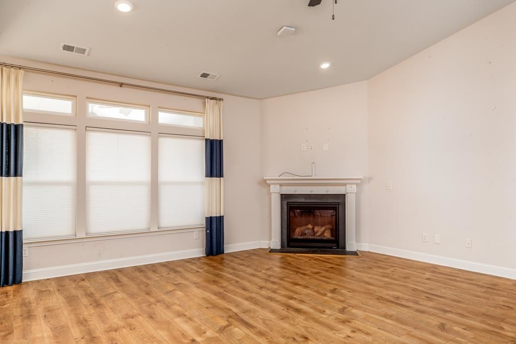 1208 Ficus Dr.  Photo 9