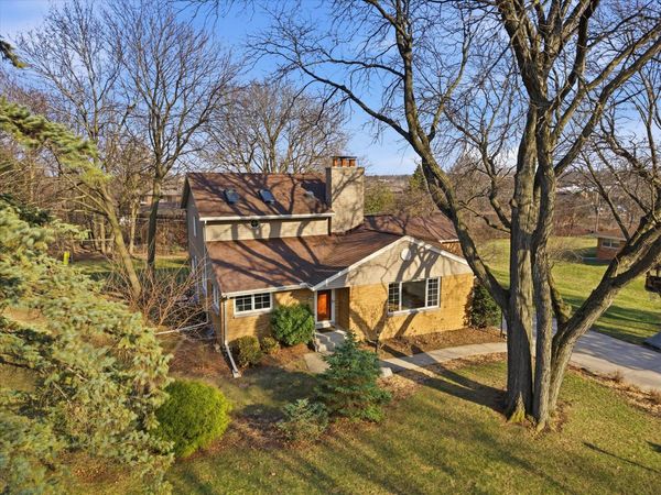 2340 Alta Louise Pkwy, Brookfield, WI 53045