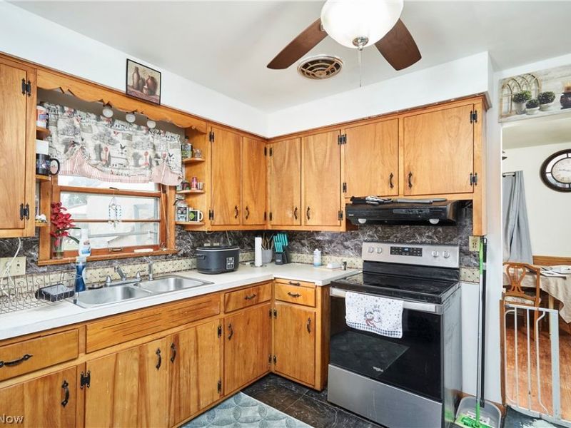 341 Lookout Avenue, Akron, OH 44310 Photo 4