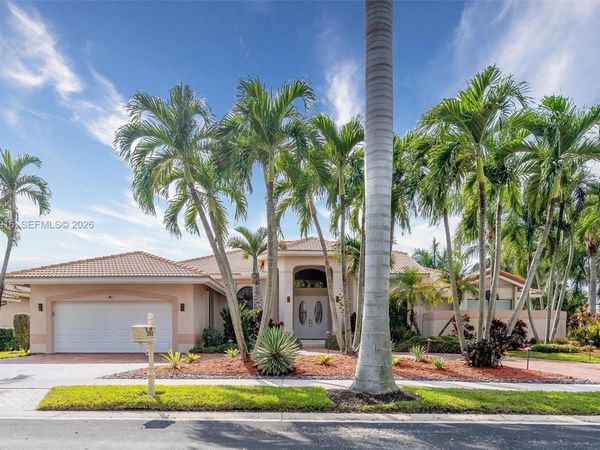392 Coconut Cir , Weston, FL 33326