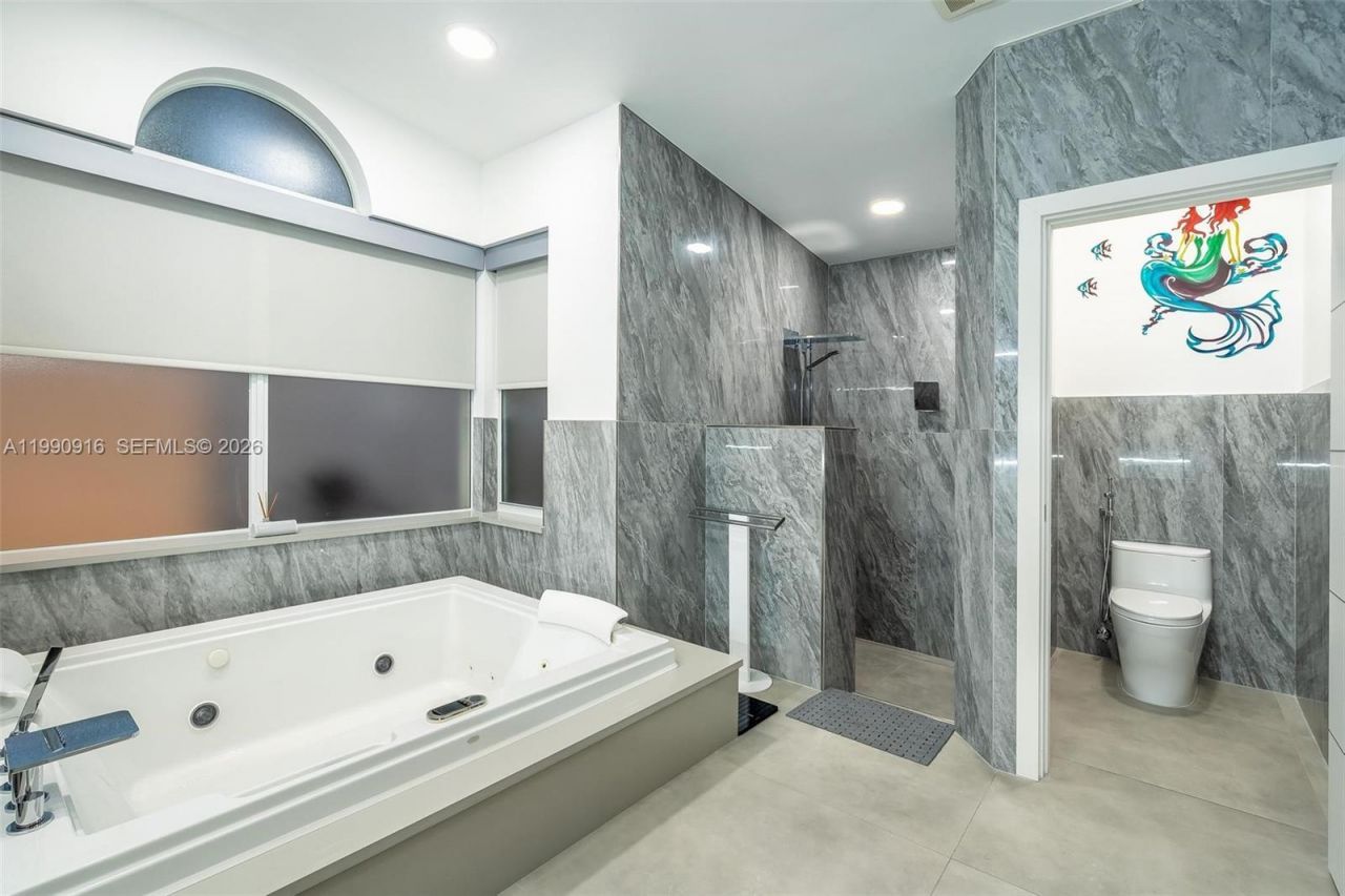 392 Coconut Cir, Weston, FL 33326 Photo
