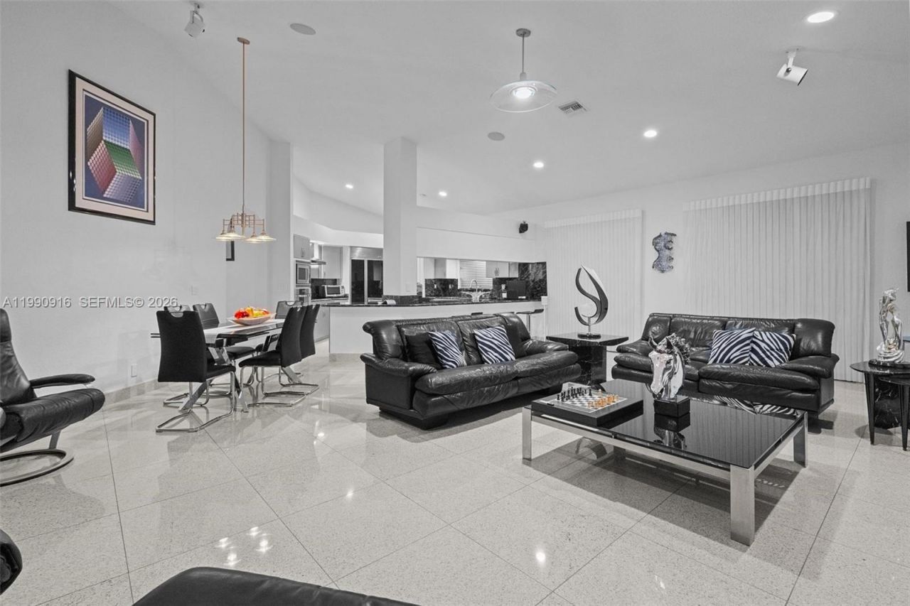 392 Coconut Cir, Weston, FL 33326 Photo