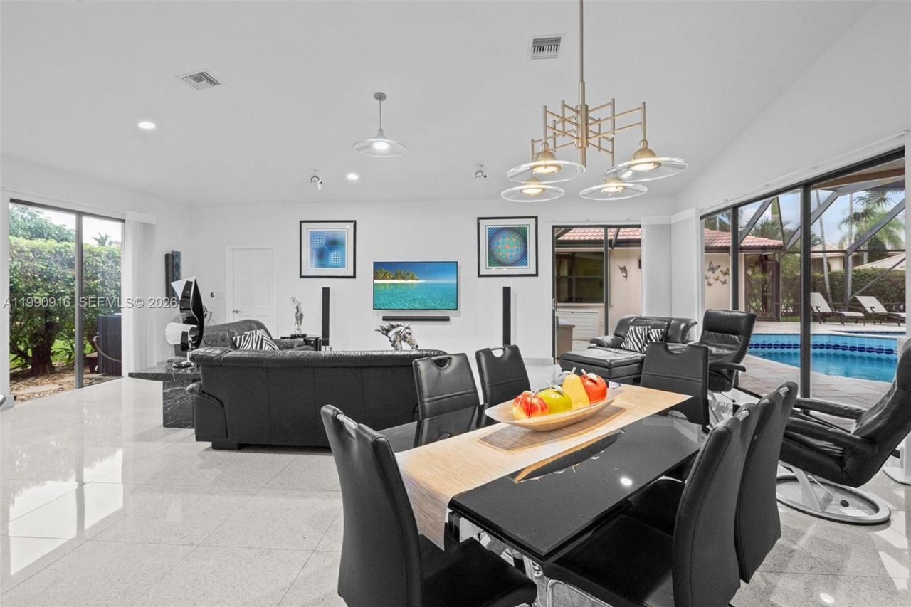 392 Coconut Cir , Weston, FL 33326 Photo