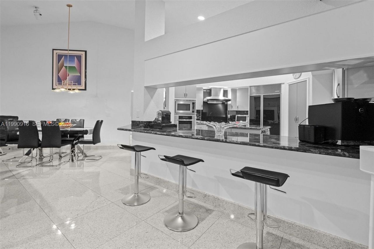 392 Coconut Cir, Weston, FL 33326 Photo
