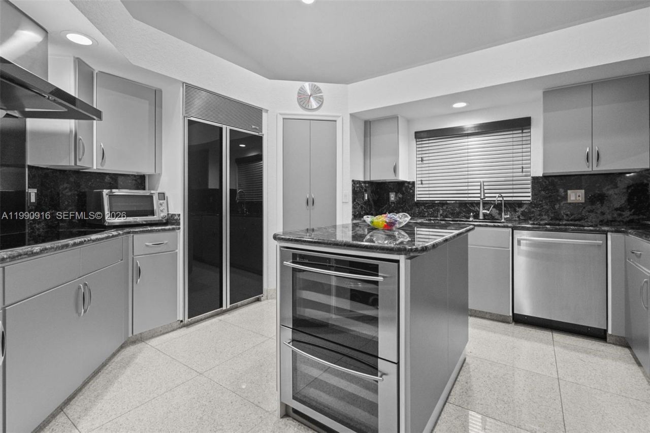 392 Coconut Cir, Weston, FL 33326 Photo