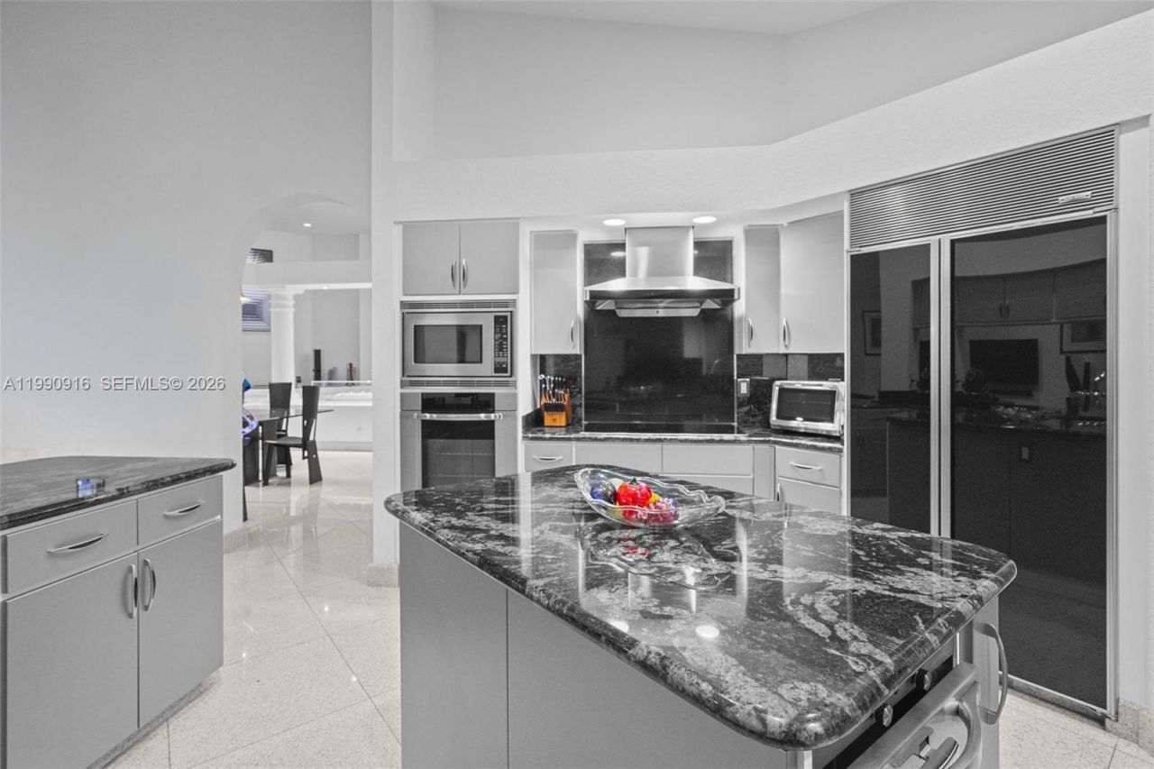 392 Coconut Cir , Weston, FL 33326 Photo