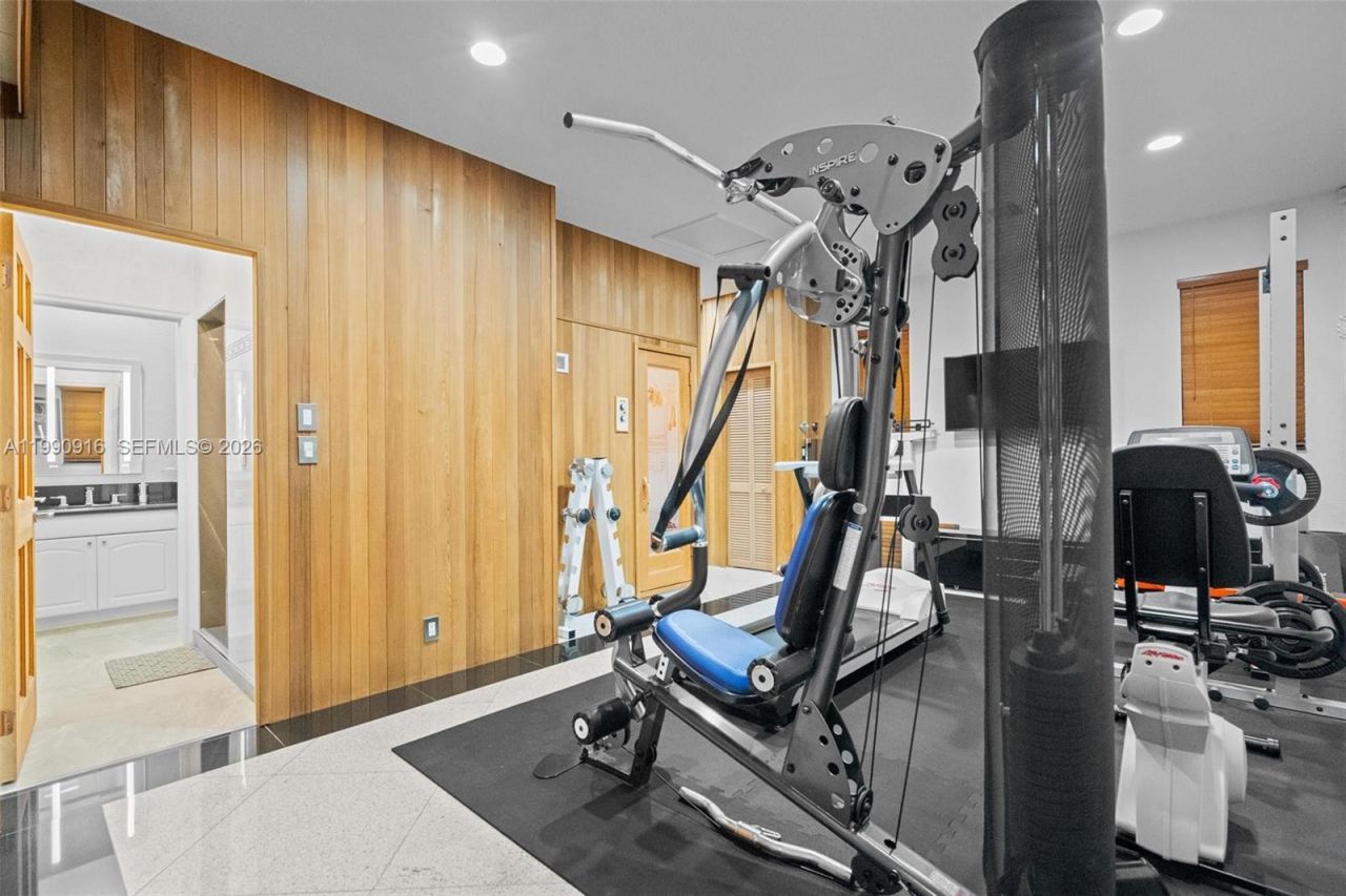 392 Coconut Cir , Weston, FL 33326 Photo