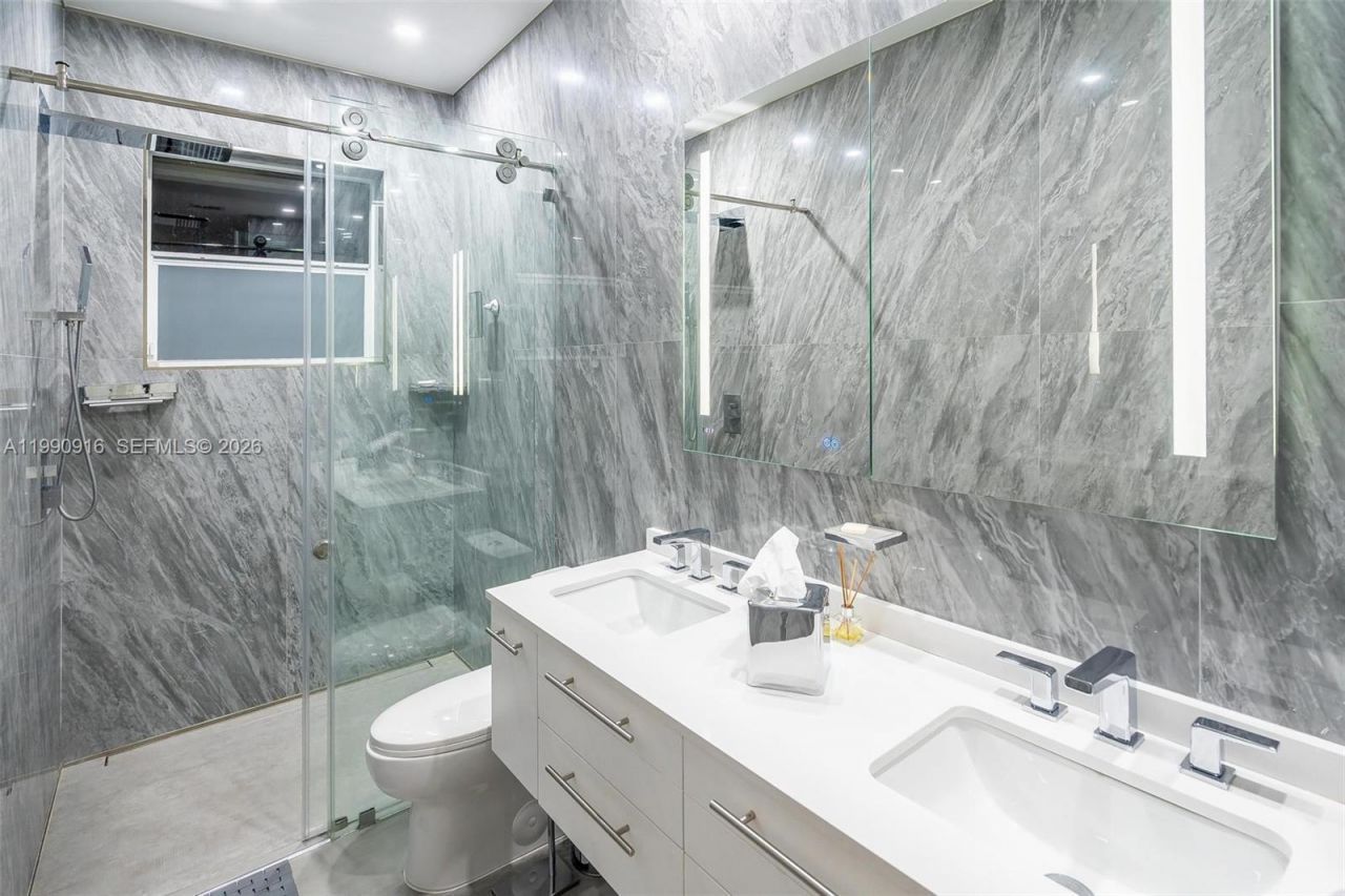 392 Coconut Cir, Weston, FL 33326 Photo