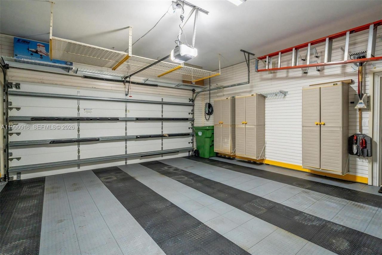 392 Coconut Cir , Weston, FL 33326 Photo