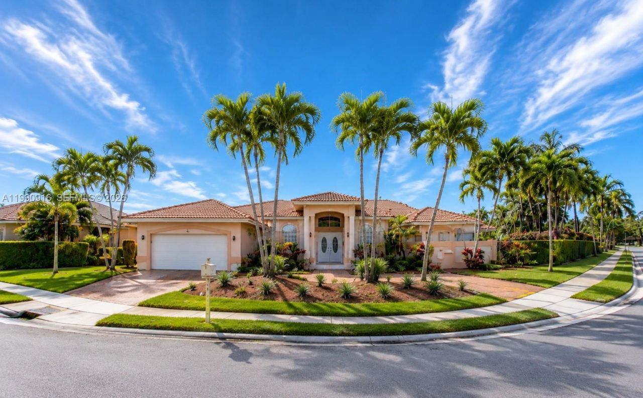 392 Coconut Cir, Weston, FL 33326 Photo