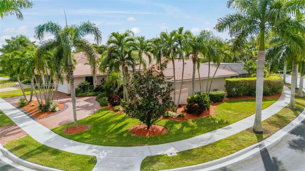 392 Coconut Cir, Weston, FL 33326 Photo