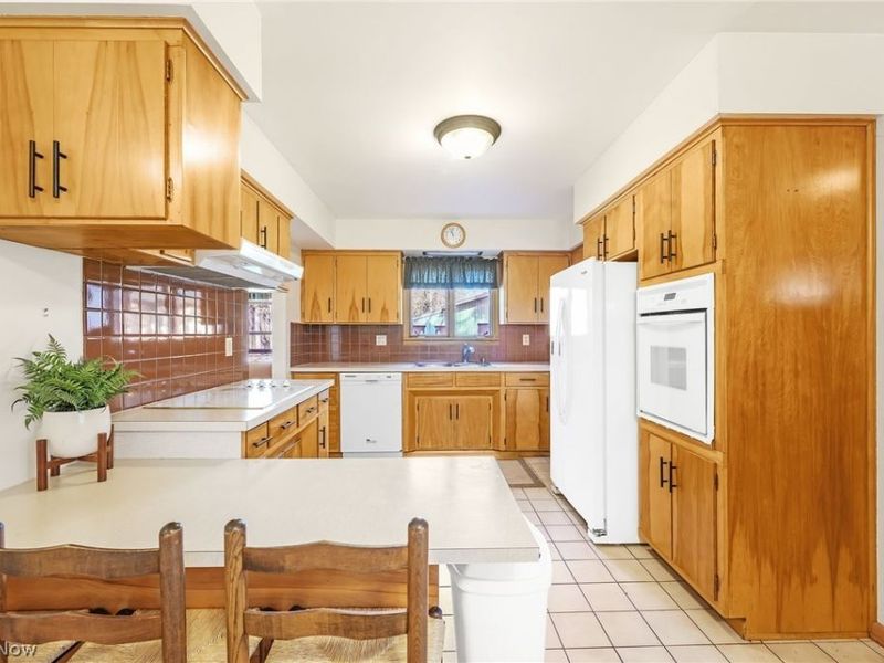 4704 Garrett Drive, Norton, OH 44203 Photo 8