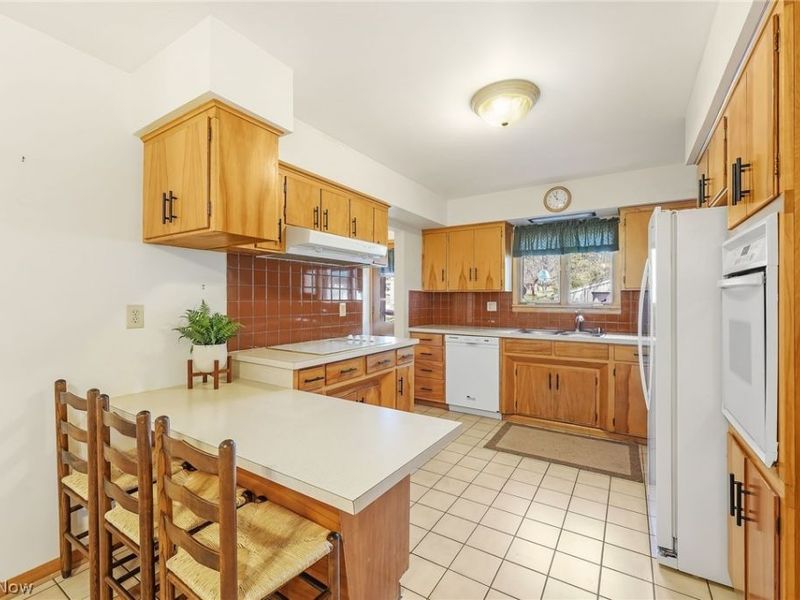 4704 Garrett Drive, Norton, OH 44203 Photo 9