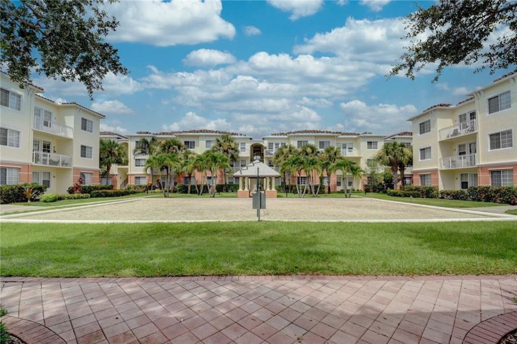 9833 Baywinds Drive, Unit 7302, West Palm Beach, FL 33411 Photo