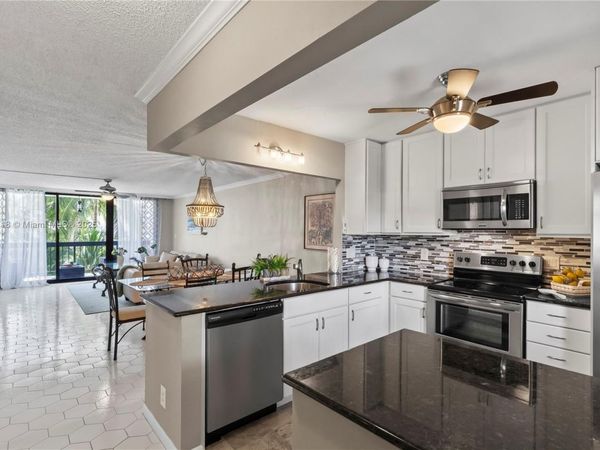 4800 Bayview Drive, Unit 402, Fort Lauderdale, FL 33308