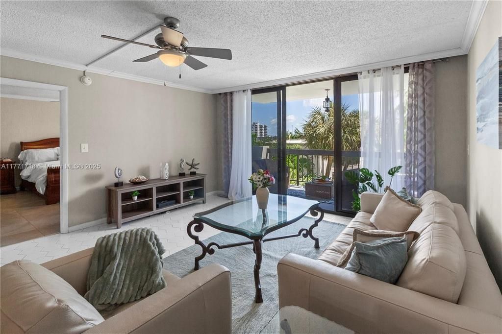 4800 Bayview Drive, Unit 402, Fort Lauderdale, FL 33308 Photo