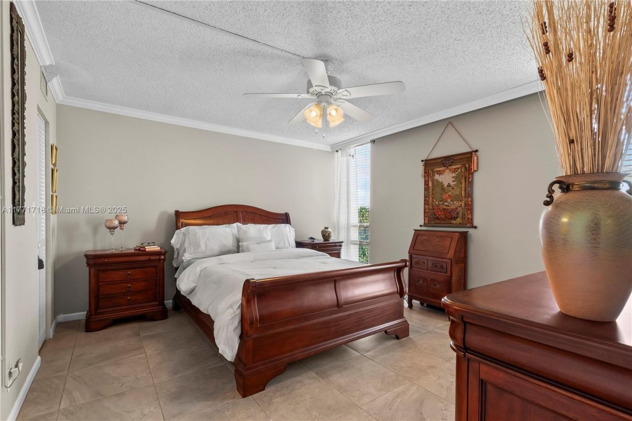 4800 Bayview Drive, Unit 402, Fort Lauderdale, FL 33308 Photo