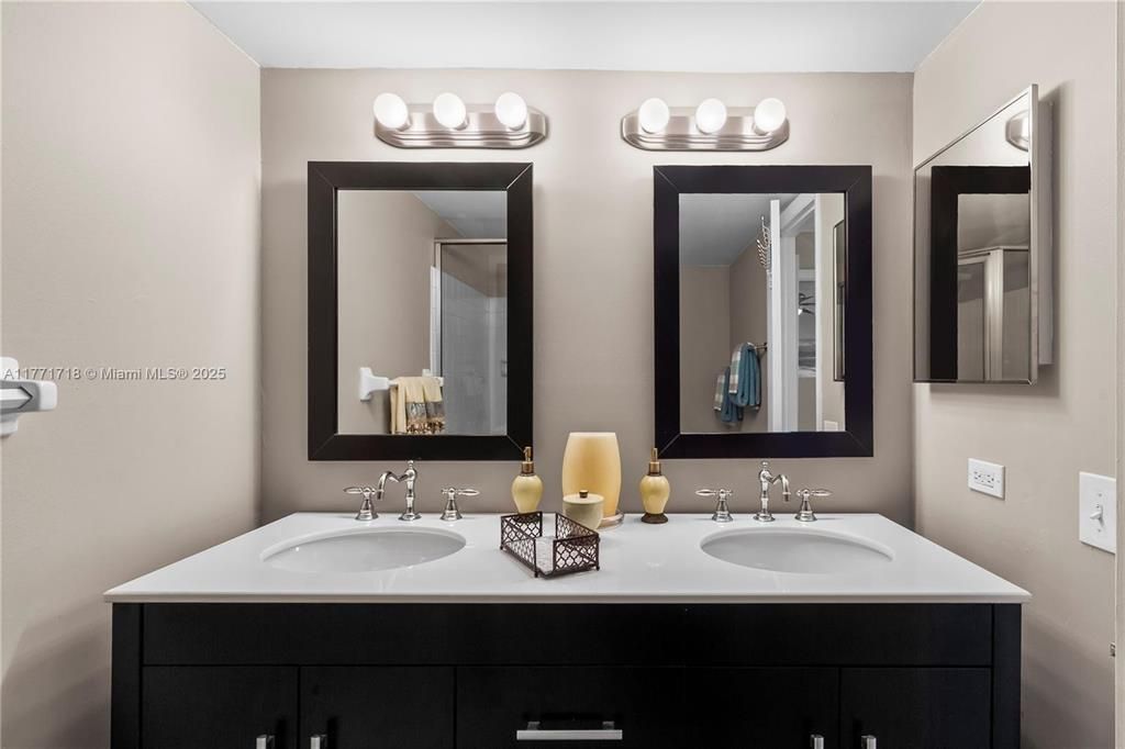 4800 Bayview Drive, Unit 402, Fort Lauderdale, FL 33308 Photo